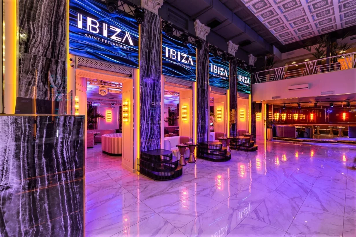 Интерьер/Экстерьер/Банкетная зона/Бар/Стол для двоих/Вход/Главный зал/Lounge зона клуб Ibiza фото