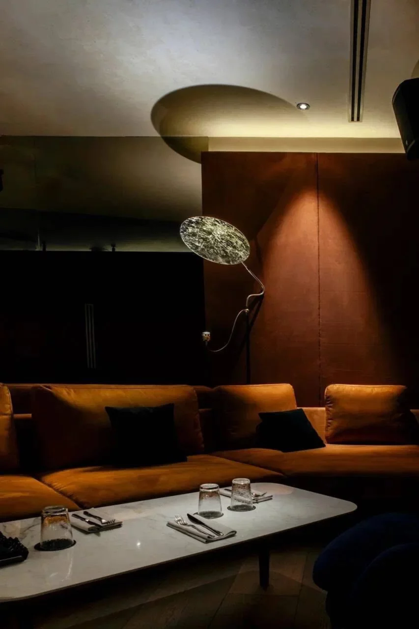 Интерьер/Экстерьер/Банкетная зона/Бар/Стол для двоих/Вход/Главный зал/Lounge зона гастробар Luna фото