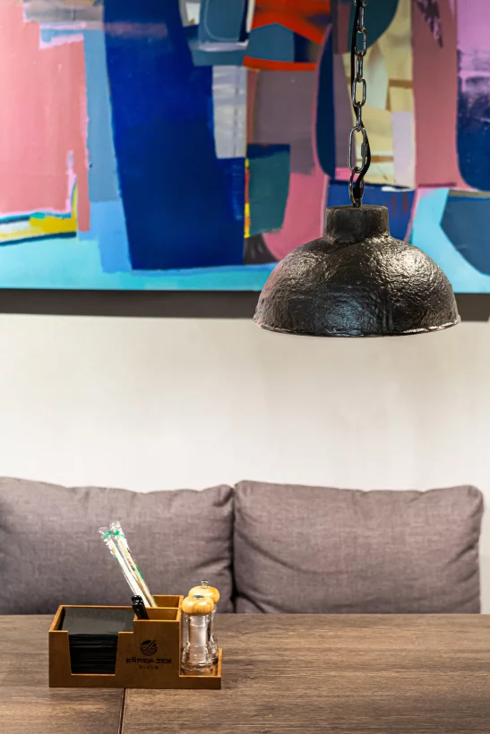 Интерьер/Экстерьер/Банкетная зона/Бар/Стол для двоих/Вход/Главный зал/Lounge зона кафе Ramen Ten фото