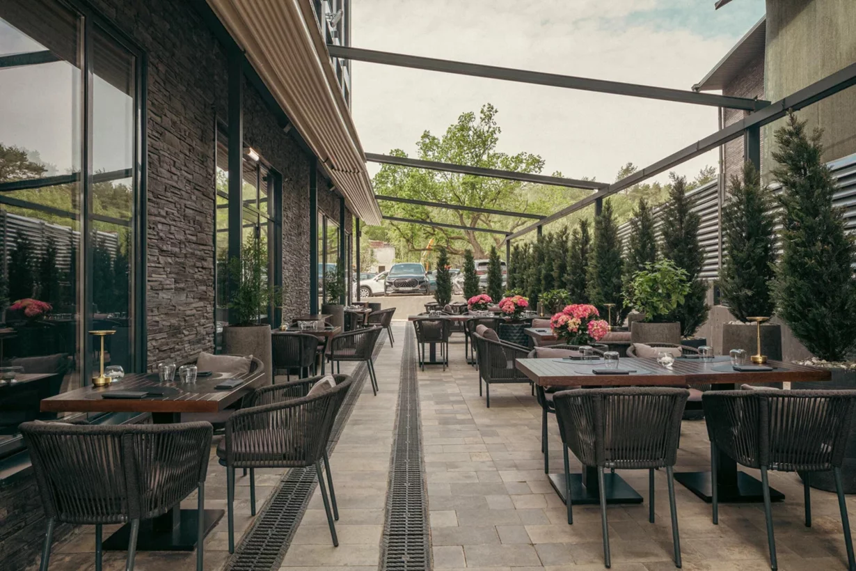 Интерьер/Экстерьер/Банкетная зона/Бар/Стол для двоих/Вход/Главный зал/Lounge зона ресторан Bluefin фото