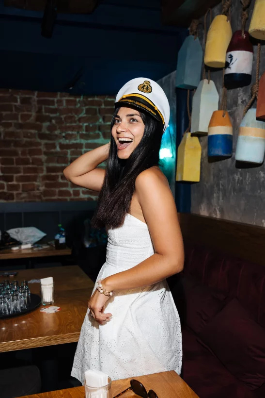 Интерьер/Экстерьер/Банкетная зона/Бар/Стол для двоих/Вход/Главный зал/Lounge зона бар Моряк и чайка фото