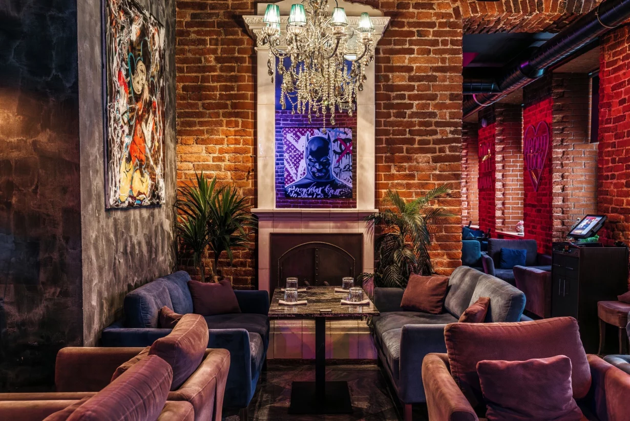 Интерьер/Экстерьер/Банкетная зона/Бар/Стол для двоих/Вход/Главный зал/Lounge зона ресторан Look фото