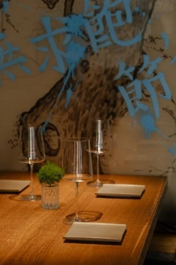 Интерьер/Экстерьер/Банкетная зона/Бар/Стол для двоих/Вход/Главный зал/Lounge зона ресторан Ro фото