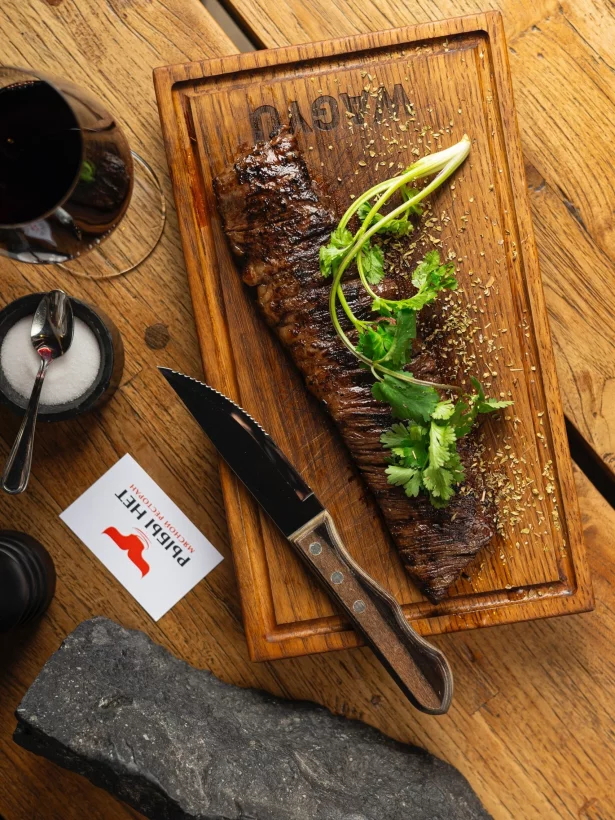 Интерьер/Экстерьер/Банкетная зона/Бар/Стол для двоих/Вход/Главный зал/Lounge зона стейк-хаус Рыбы нет фото