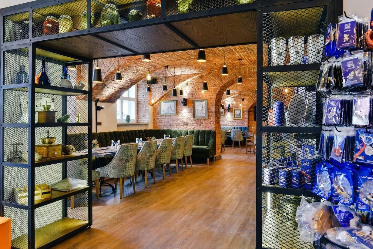 Интерьер/Экстерьер/Банкетная зона/Бар/Стол для двоих/Вход/Главный зал/Lounge зона ресторан Кладовая фото