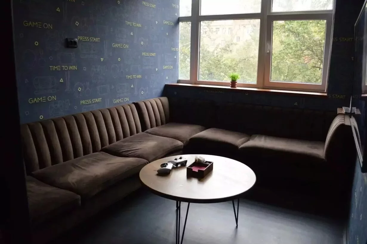 Интерьер/Экстерьер/Банкетная зона/Бар/Стол для двоих/Вход/Главный зал/Lounge зона клуб High Ground фото