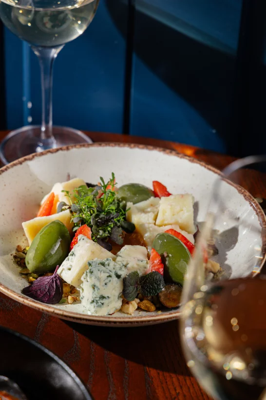 Интерьер/Экстерьер/Банкетная зона/Бар/Стол для двоих/Вход/Главный зал/Lounge зона ресторан Sapori di Italia фото