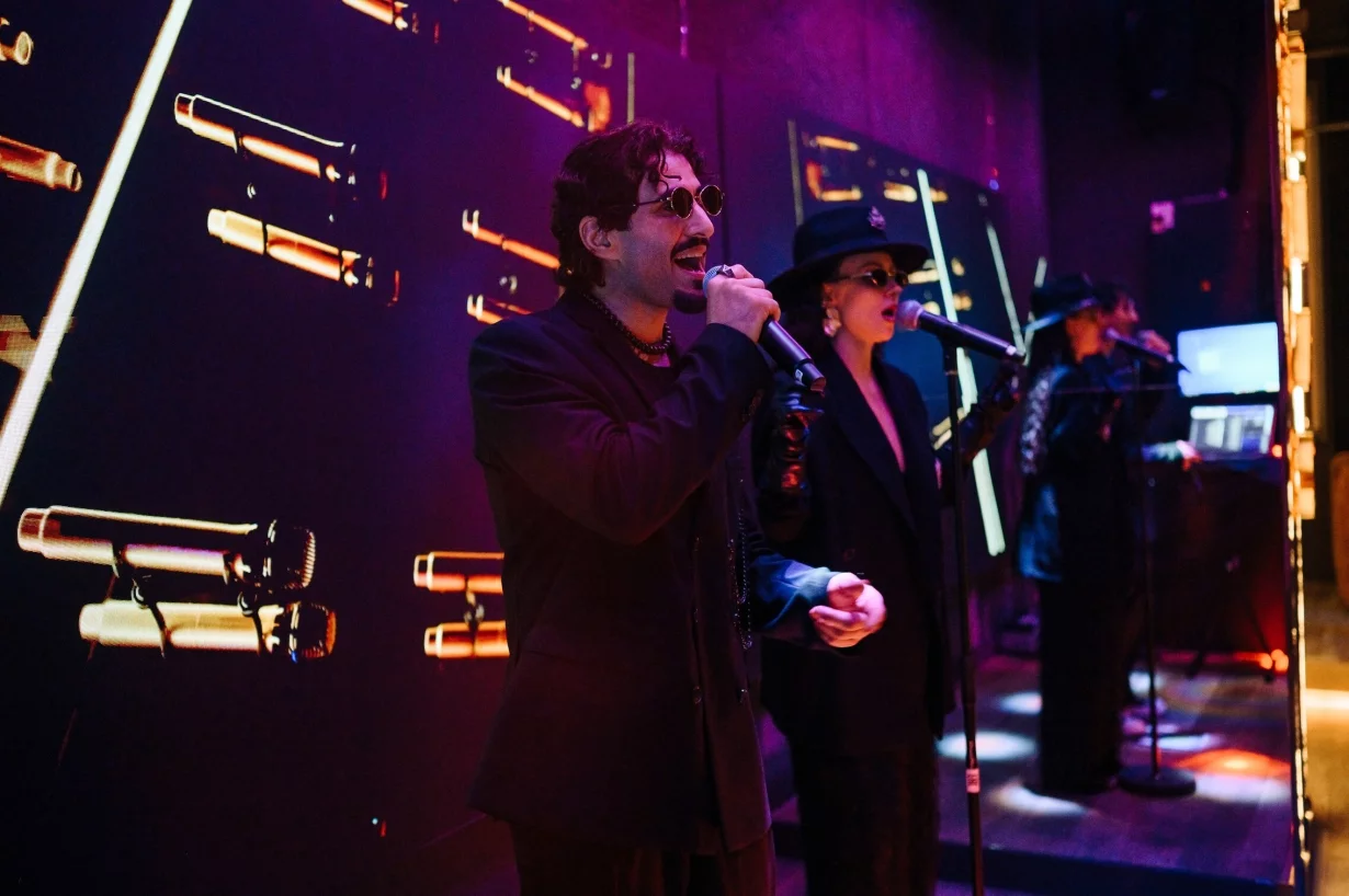 Интерьер/Экстерьер/Банкетная зона/Бар/Стол для двоих/Вход/Главный зал/Lounge зона караоке-клуб Tunes фото