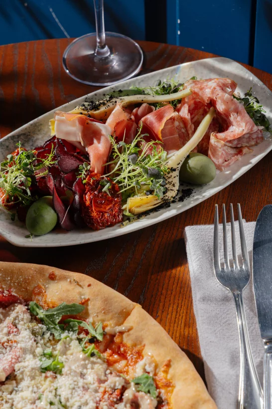 Интерьер/Экстерьер/Банкетная зона/Бар/Стол для двоих/Вход/Главный зал/Lounge зона ресторан Sapori di Italia фото