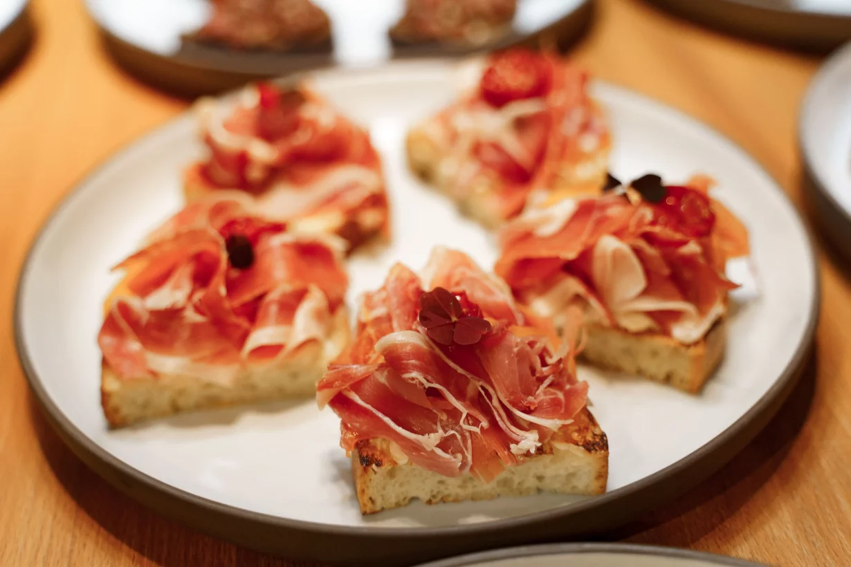 Интерьер/Экстерьер/Банкетная зона/Бар/Стол для двоих/Вход/Главный зал/Lounge зона бар Wine Story фото