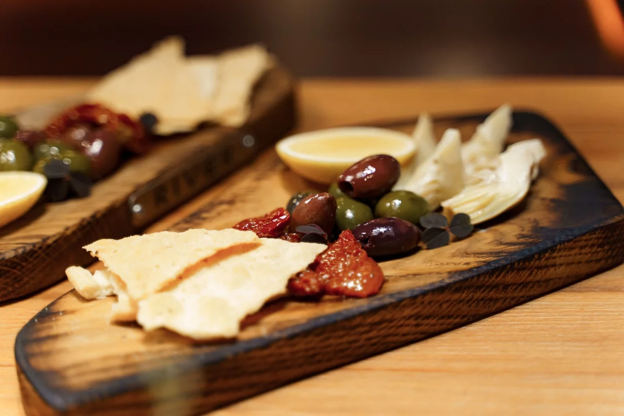 Интерьер/Экстерьер/Банкетная зона/Бар/Стол для двоих/Вход/Главный зал/Lounge зона бар Wine Story фото