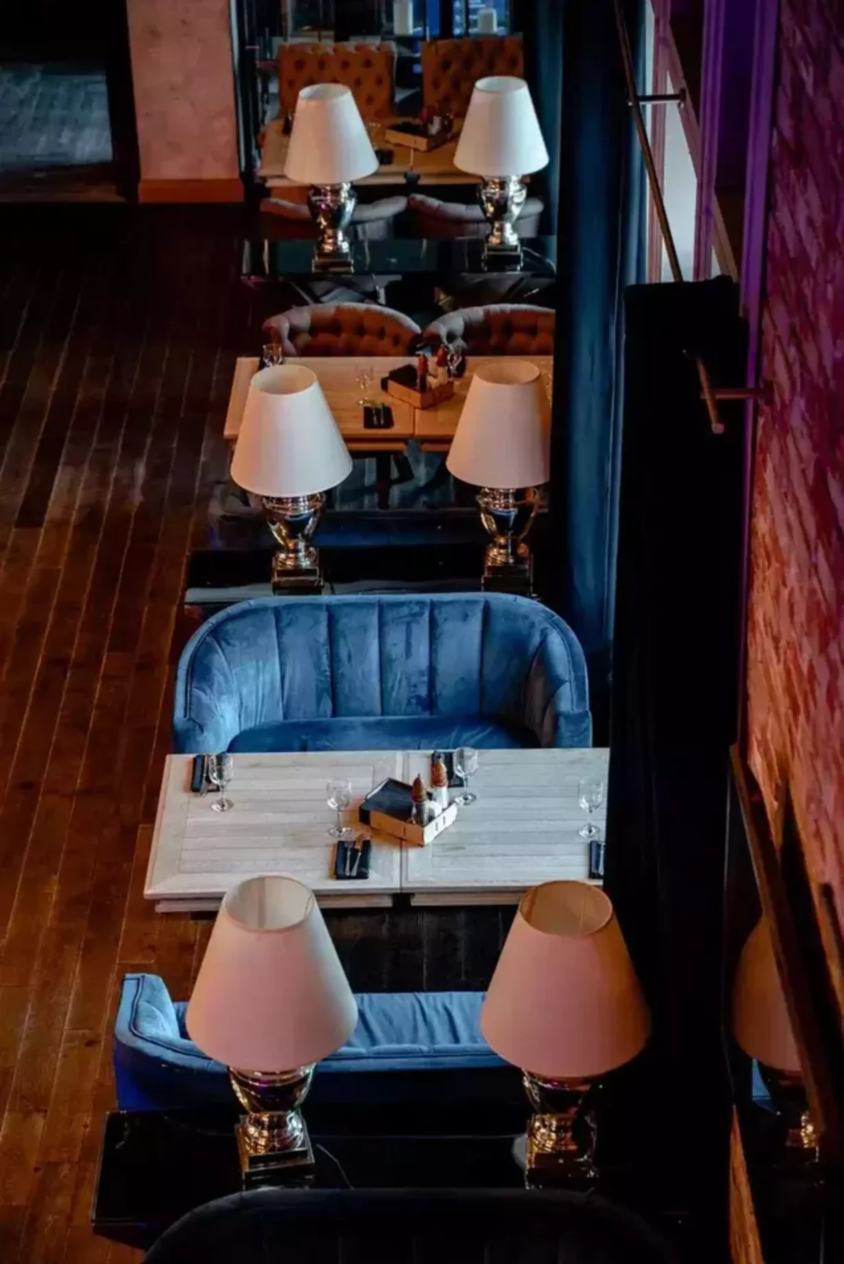 Интерьер/Экстерьер/Банкетная зона/Бар/Стол для двоих/Вход/Главный зал/Lounge зона ресторан Некрасов фото