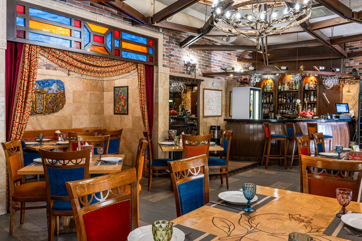 Интерьер/Экстерьер/Банкетная зона/Бар/Стол для двоих/Вход/Главный зал/Lounge зона ресторан Дудук фото