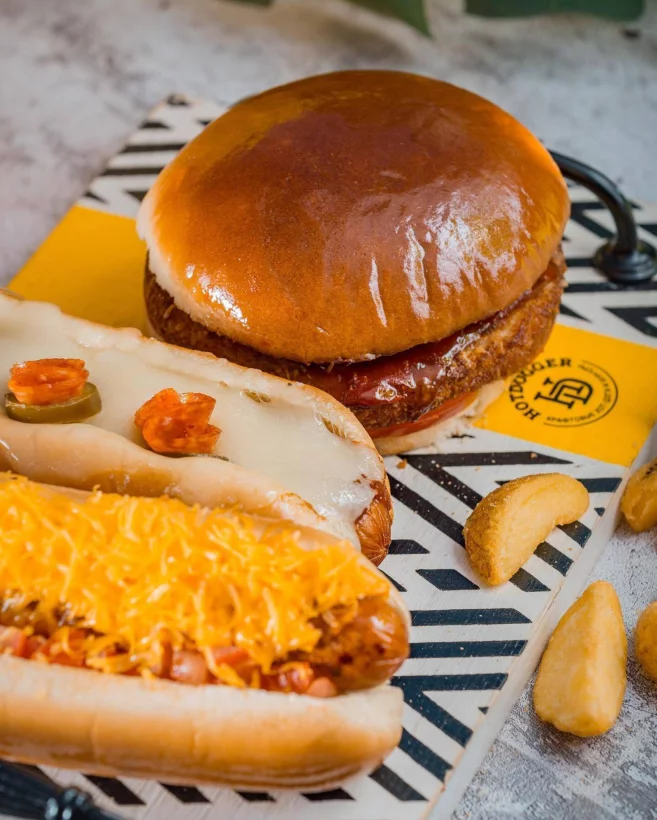 Интерьер/Экстерьер/Банкетная зона/Бар/Стол для двоих/Вход/Главный зал/Lounge зона фастфуд HotDogger фото