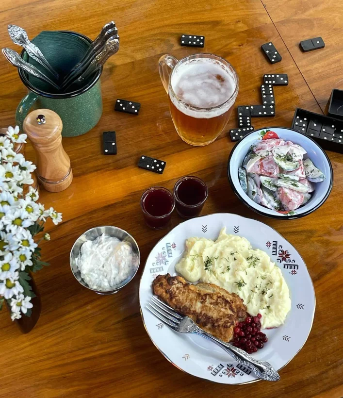 Интерьер/Экстерьер/Банкетная зона/Бар/Стол для двоих/Вход/Главный зал/Lounge зона рюмочная Настоечная фото