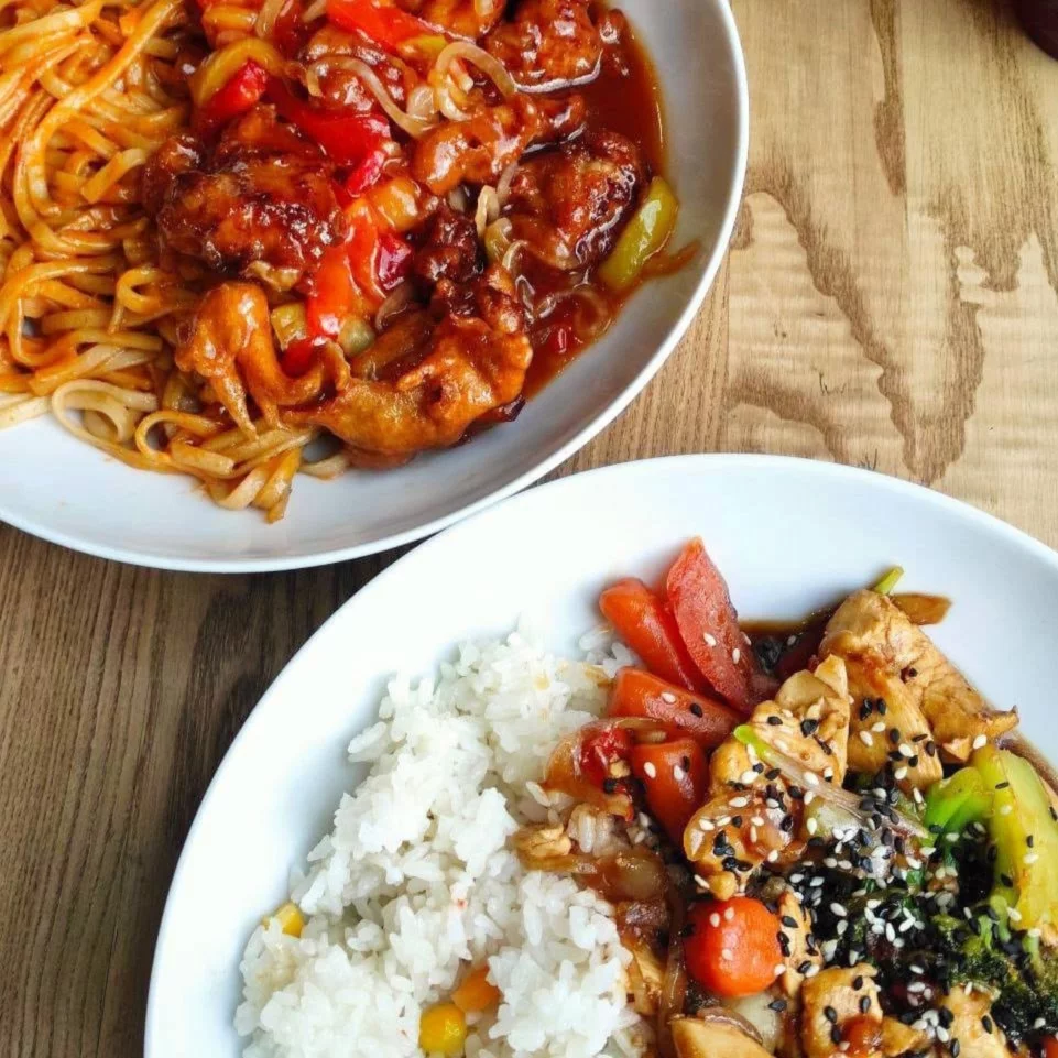 Интерьер/Экстерьер/Банкетная зона/Бар/Стол для двоих/Вход/Главный зал/Lounge зона кафе Фьюжн экспресс фото