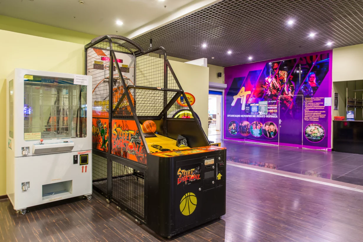 Интерьер/Экстерьер/Банкетная зона/Бар/Стол для двоих/Вход/Главный зал/Lounge зона банкетный зал Боулинг-клуб фото