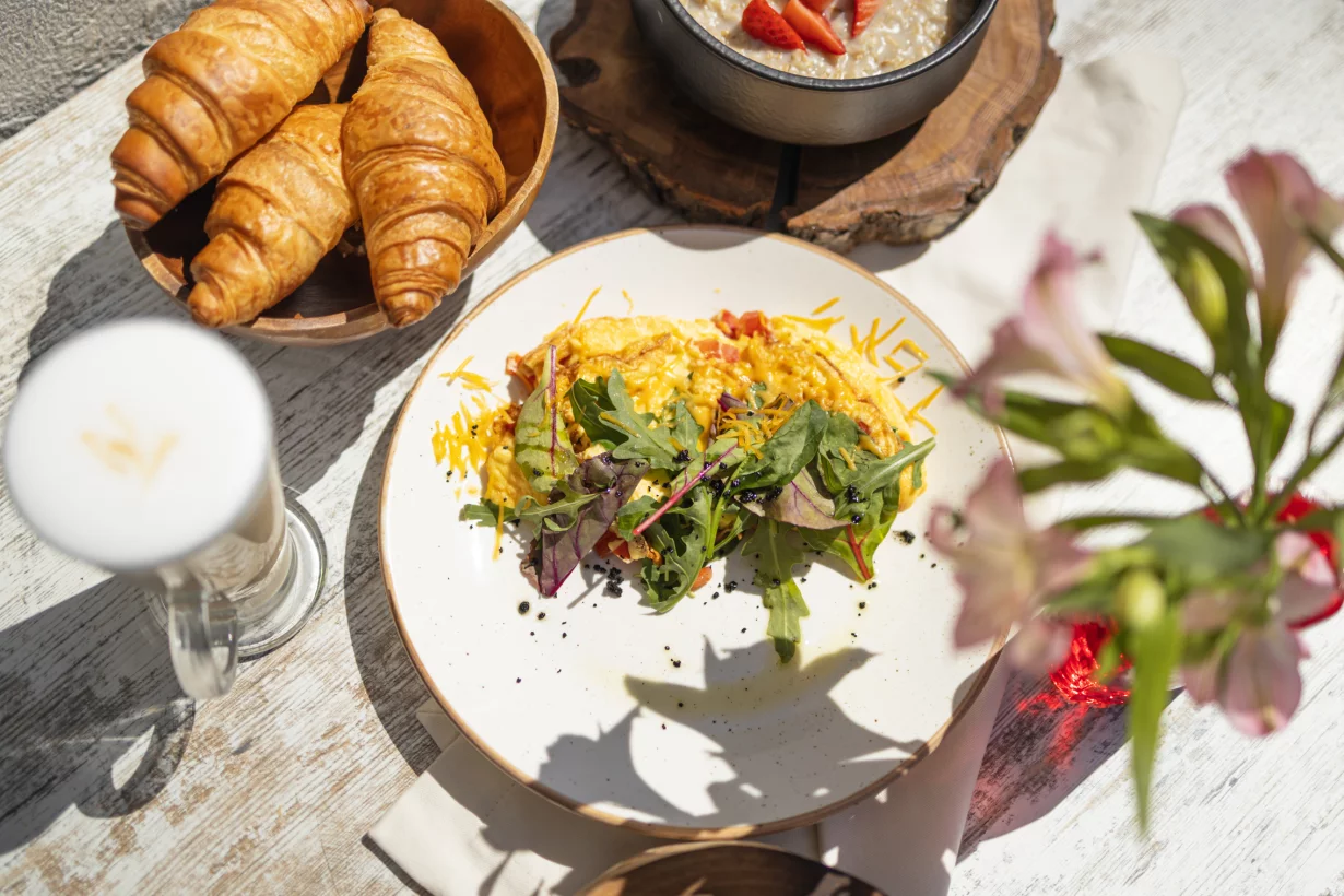 Интерьер/Экстерьер/Банкетная зона/Бар/Стол для двоих/Вход/Главный зал/Lounge зона ресторан Sadu фото