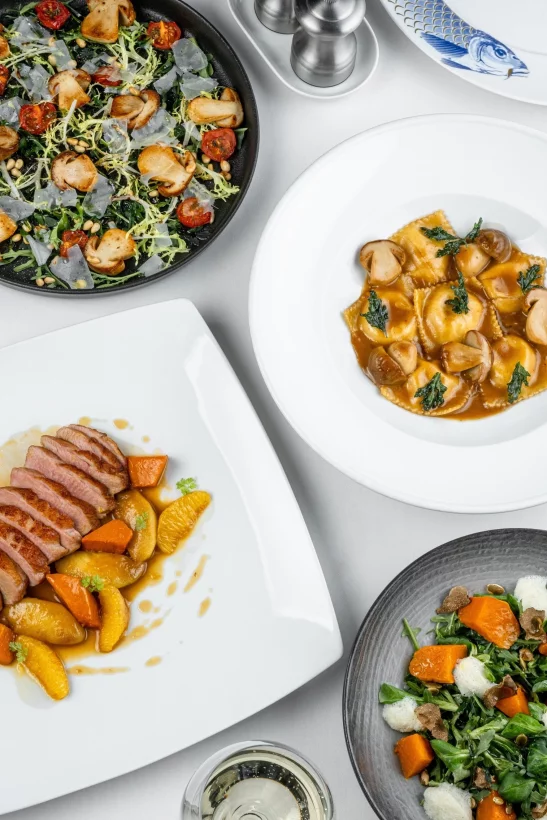 Интерьер/Экстерьер/Банкетная зона/Бар/Стол для двоих/Вход/Главный зал/Lounge зона ресторан La Marée фото