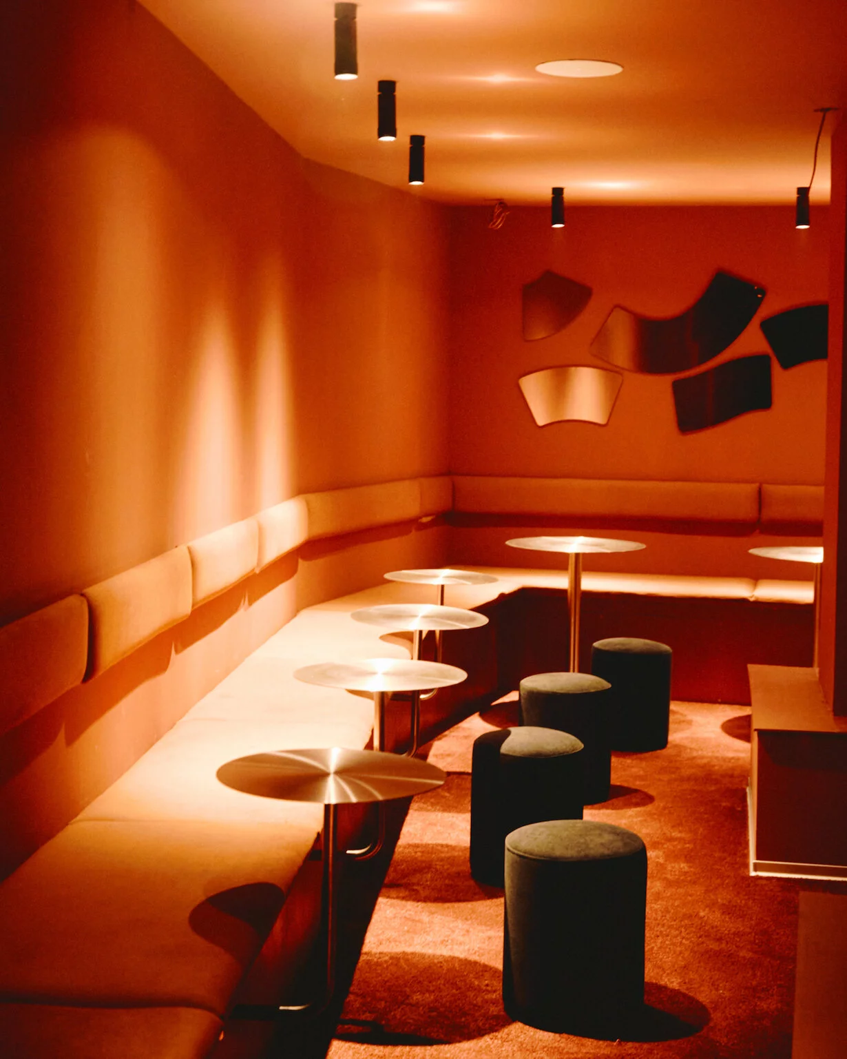 Интерьер/Экстерьер/Банкетная зона/Бар/Стол для двоих/Вход/Главный зал/Lounge зона бар Nomer фото