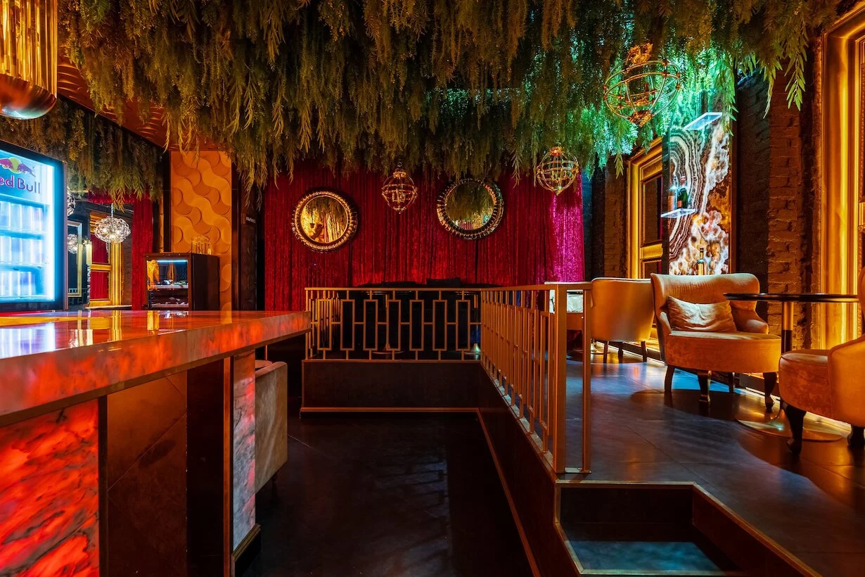 Интерьер/Экстерьер/Банкетная зона/Бар/Стол для двоих/Вход/Главный зал/Lounge зона клуб Project фото