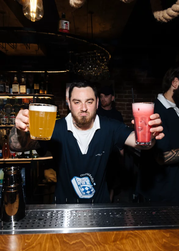 Интерьер/Экстерьер/Банкетная зона/Бар/Стол для двоих/Вход/Главный зал/Lounge зона бар Моряк и чайка фото