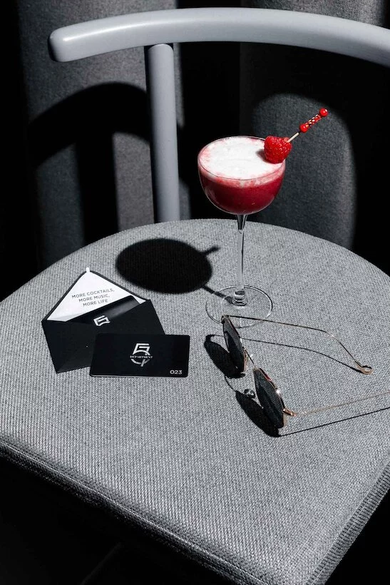 Интерьер/Экстерьер/Банкетная зона/Бар/Стол для двоих/Вход/Главный зал/Lounge зона клуб Department 57 фото