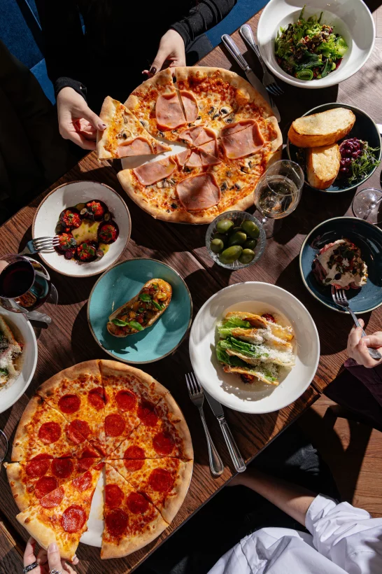 Интерьер/Экстерьер/Банкетная зона/Бар/Стол для двоих/Вход/Главный зал/Lounge зона ресторан Sapori di Italia фото