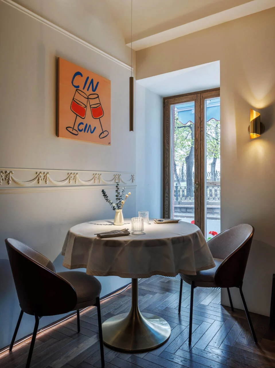 Интерьер/Экстерьер/Банкетная зона/Бар/Стол для двоих/Вход/Главный зал/Lounge зона ресторан Kale Bistro&Bar фото