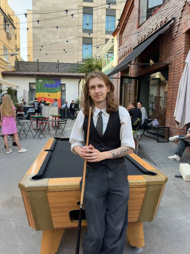 Интерьер/Экстерьер/Банкетная зона/Бар/Стол для двоих/Вход/Главный зал/Lounge зона бар Круглый шар фото