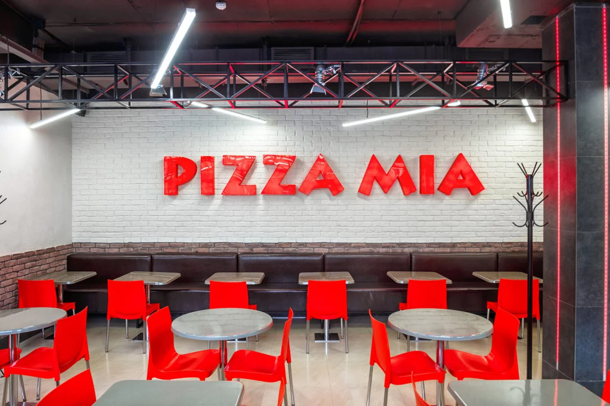 Интерьер/Экстерьер/Банкетная зона/Бар/Стол для двоих/Вход/Главный зал/Lounge зона пиццерия Pizza Mia фото