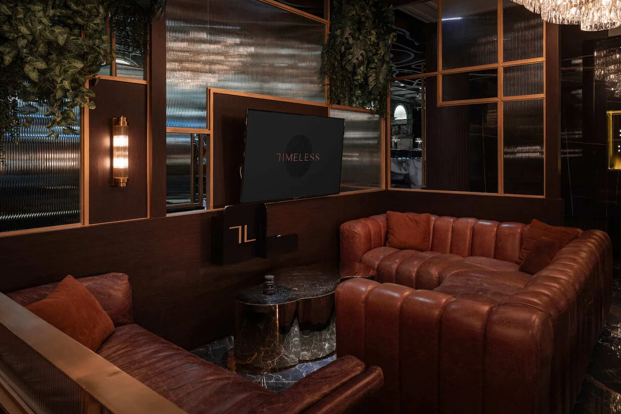 Интерьер/Экстерьер/Банкетная зона/Бар/Стол для двоих/Вход/Главный зал/Lounge зона кальянная Timeless Новый Арбат фото