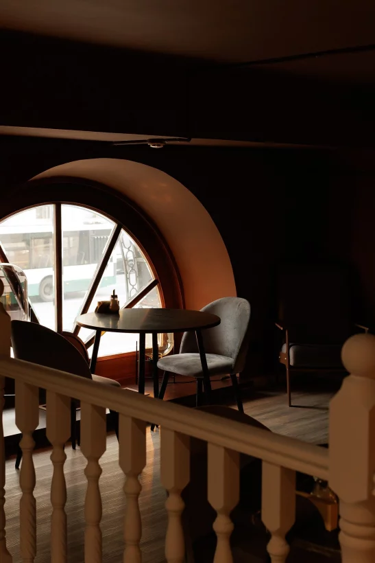 Интерьер/Экстерьер/Банкетная зона/Бар/Стол для двоих/Вход/Главный зал/Lounge зона кафе Бистро фото