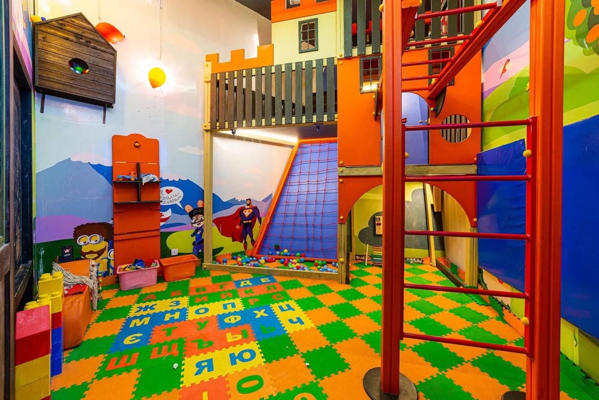 Интерьер/Экстерьер/Банкетная зона/Бар/Стол для двоих/Вход/Главный зал/Lounge зона ресторан ПхалиХинкали фото