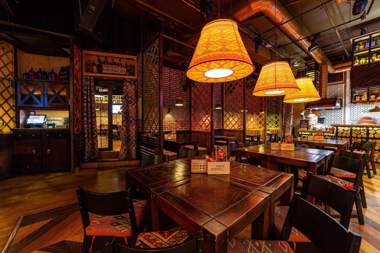Интерьер/Экстерьер/Банкетная зона/Бар/Стол для двоих/Вход/Главный зал/Lounge зона ресторан ПхалиХинкали фото