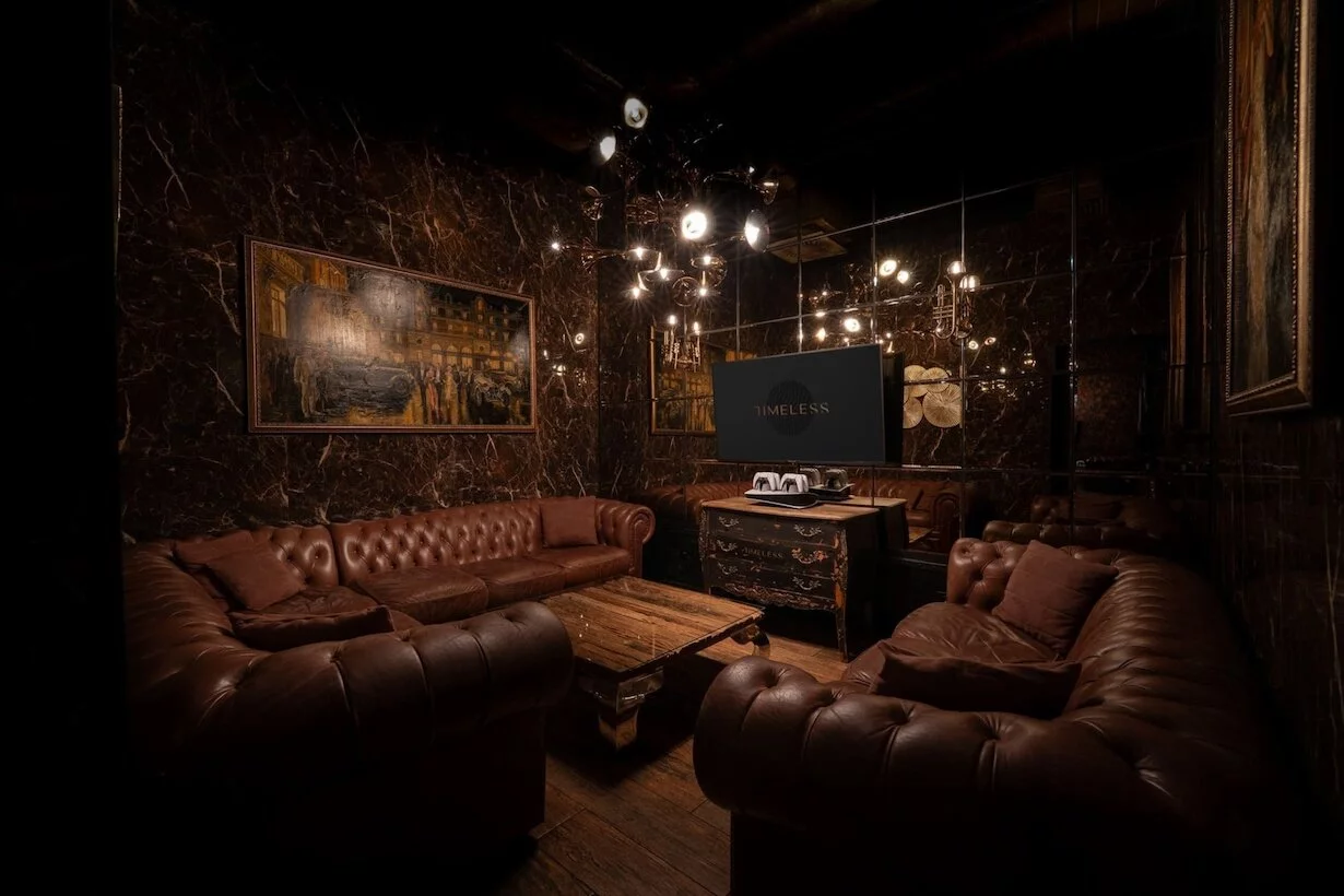 Интерьер/Экстерьер/Банкетная зона/Бар/Стол для двоих/Вход/Главный зал/Lounge зона кальянная Timeless Маяковская фото