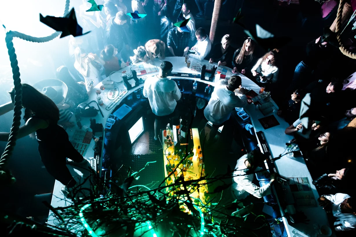 Интерьер/Экстерьер/Банкетная зона/Бар/Стол для двоих/Вход/Главный зал/Lounge зона бар Nebar фото