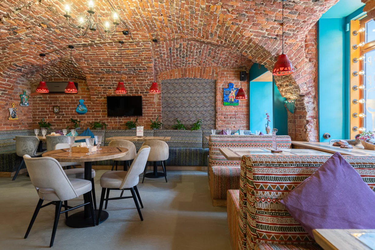 Основной зал ДеДа Хинкали