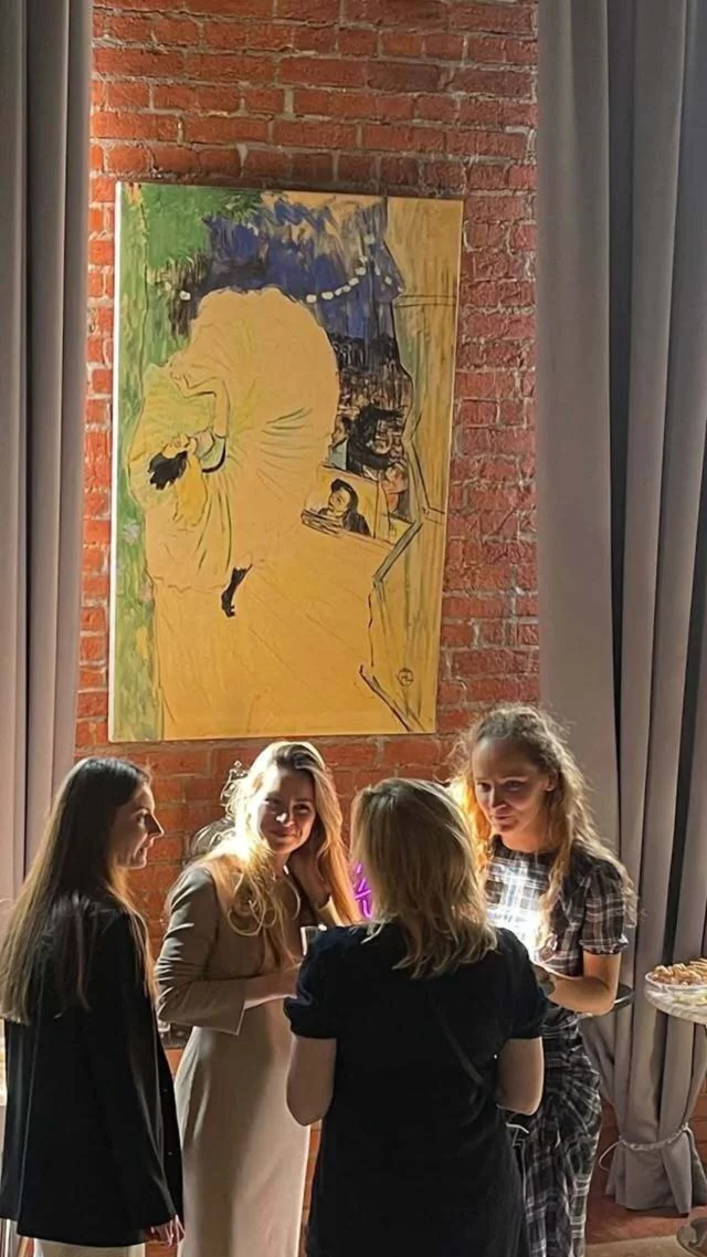 Интерьер/Экстерьер/Банкетная зона/Бар/Стол для двоих/Вход/Главный зал/Lounge зона лофт Партия фото