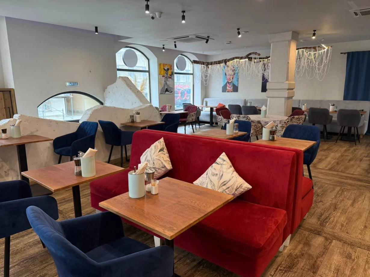 Интерьер/Экстерьер/Банкетная зона/Бар/Стол для двоих/Вход/Главный зал/Lounge зона ресторан Город 812 фото