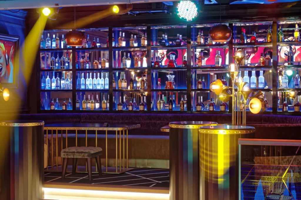 Интерьер/Экстерьер/Банкетная зона/Бар/Стол для двоих/Вход/Главный зал/Lounge зона ресторанный комплекс Olimpbet Lounge фото