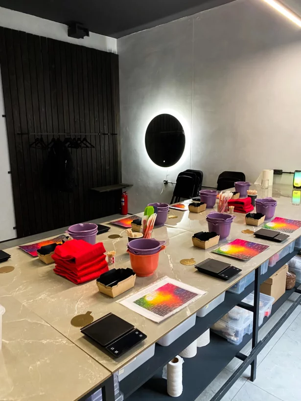 Интерьер/Экстерьер/Банкетная зона/Бар/Стол для двоих/Вход/Главный зал/Lounge зона кулинарная студия Grizzly Nuts фото