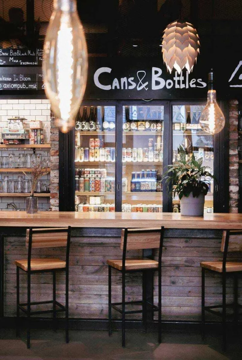 Интерьер/Экстерьер/Банкетная зона/Бар/Стол для двоих/Вход/Главный зал/Lounge зона паб Axiom Pub фото