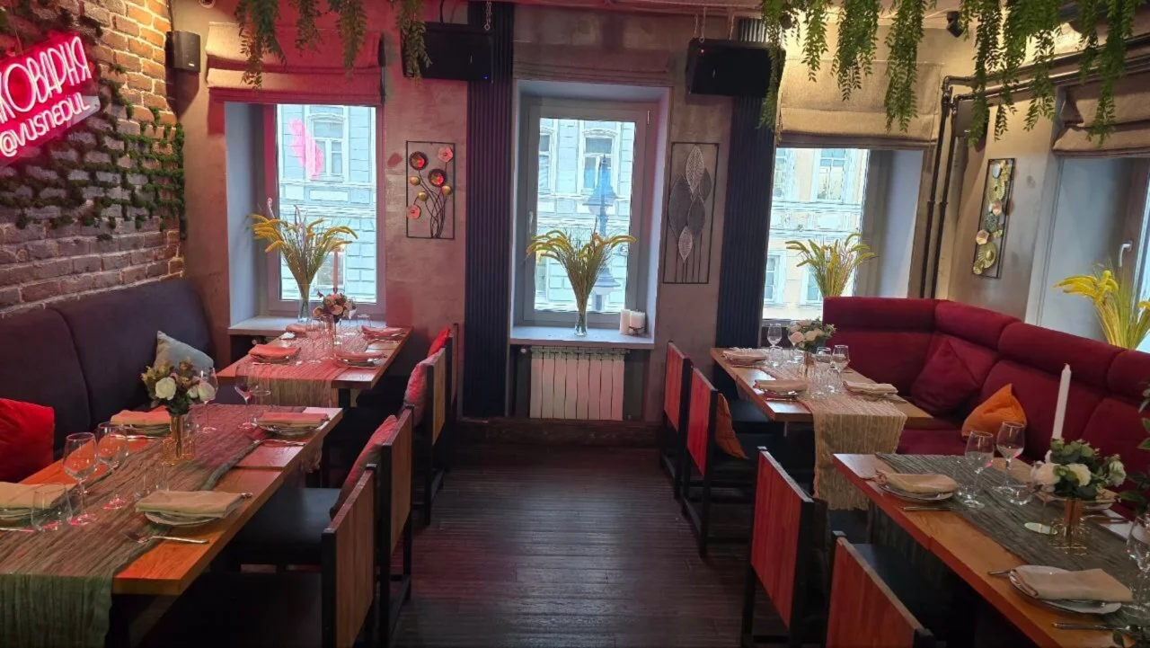 Интерьер/Экстерьер/Банкетная зона/Бар/Стол для двоих/Вход/Главный зал/Lounge зона ресторан Раковарня «В ус не дул» на Пятницкой фото