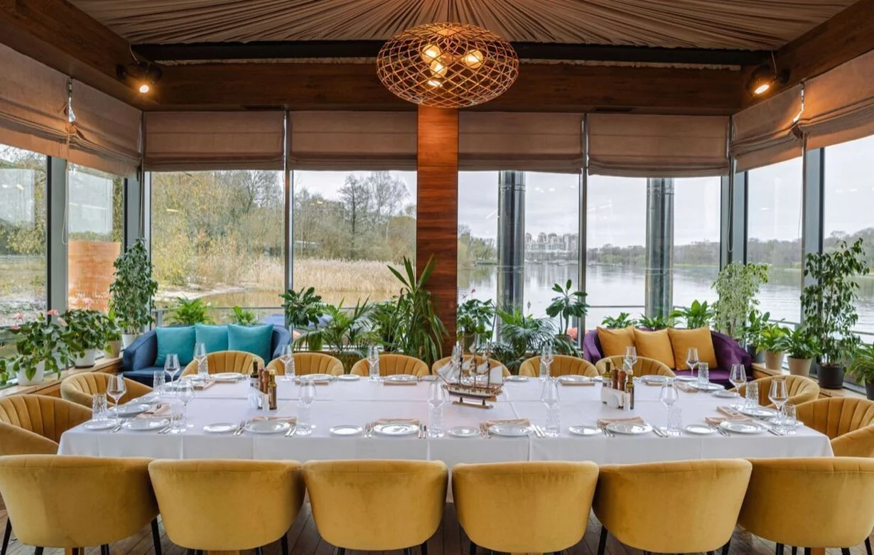 Интерьер/Экстерьер/Банкетная зона/Бар/Стол для двоих/Вход/Главный зал/Lounge зона ресторан Чайка фото