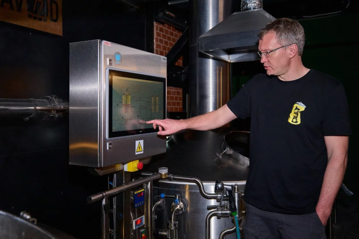 Интерьер/Экстерьер/Банкетная зона/Бар/Стол для двоих/Вход/Главный зал/Lounge зона бар Pivzavod77 фото