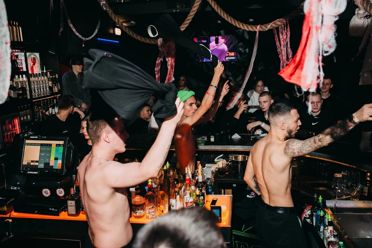 Интерьер/Экстерьер/Банкетная зона/Бар/Стол для двоих/Вход/Главный зал/Lounge зона клуб Синий Nebar фото