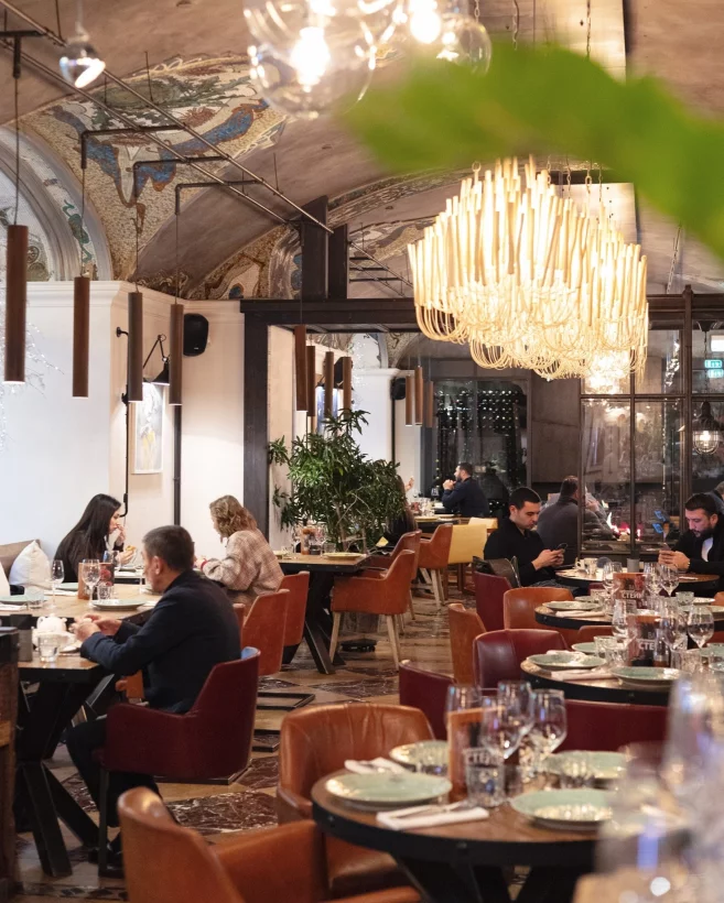 Интерьер/Экстерьер/Банкетная зона/Бар/Стол для двоих/Вход/Главный зал/Lounge зона стейк-хаус Рыбы нет фото