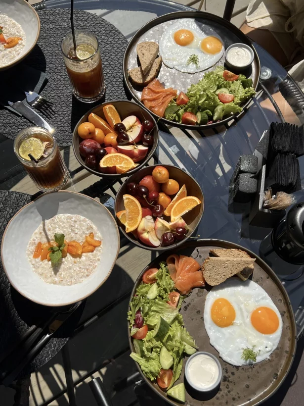 Интерьер/Экстерьер/Банкетная зона/Бар/Стол для двоих/Вход/Главный зал/Lounge зона ресторан Wood Wood Wood фото