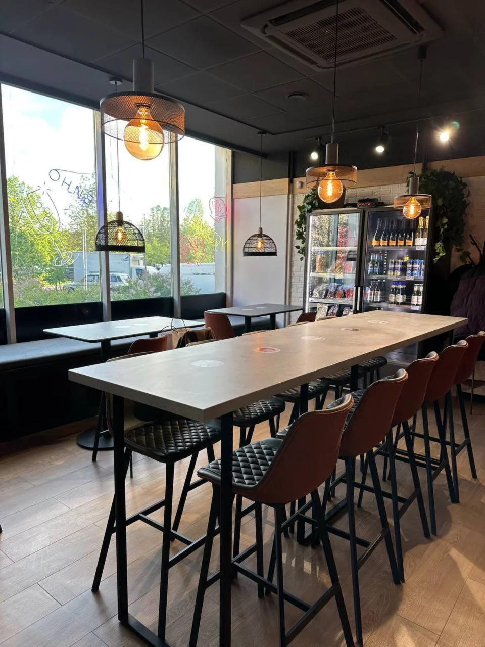 Интерьер/Экстерьер/Банкетная зона/Бар/Стол для двоих/Вход/Главный зал/Lounge зона гастробар Деликатеска фото